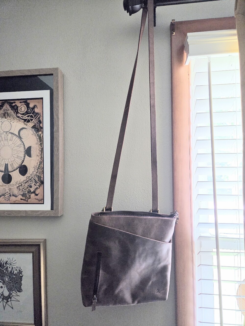 Elevate People Sojourner Convertible Leather Backpack & Crossbody In Chestnut